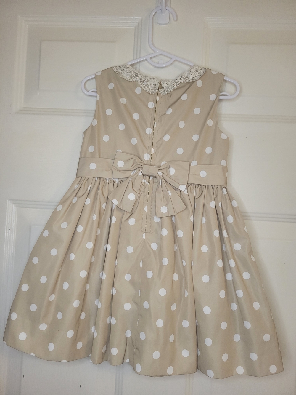 Nieman Marcus Beige Polka Dot Dress with Lace Collar - Picture 5 of 7